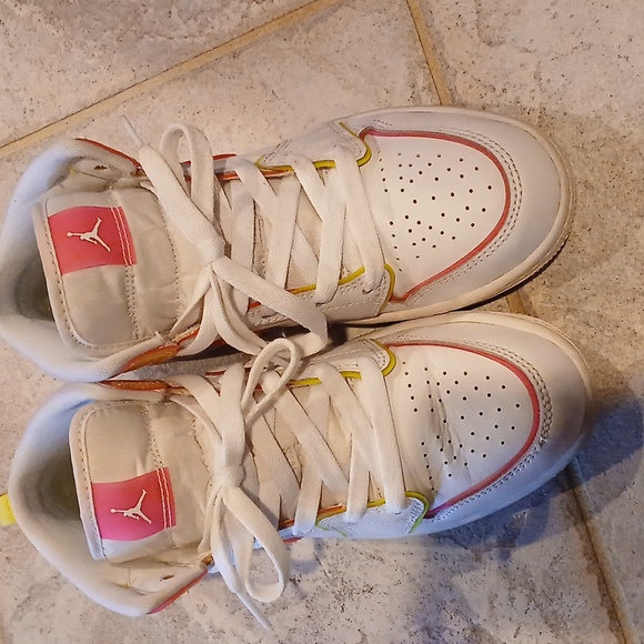 Kids Jordan 1 "Edge Glow" Mid - Picture 7 of 10